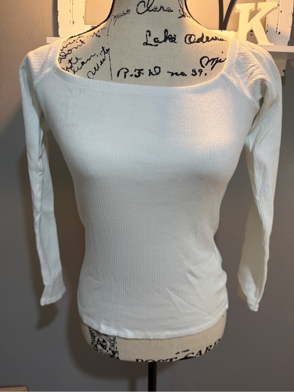 HOLLISTER WHITE SQUARE NECK LONG SLEEVE TOP SZ L